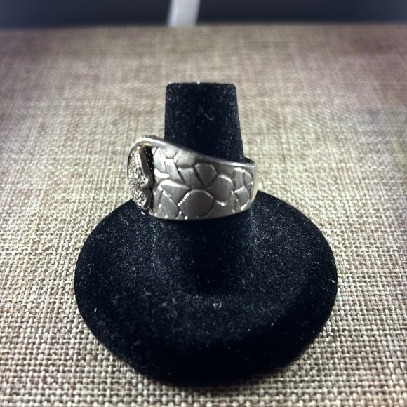 WOMENS RING - Picture 4 of 5